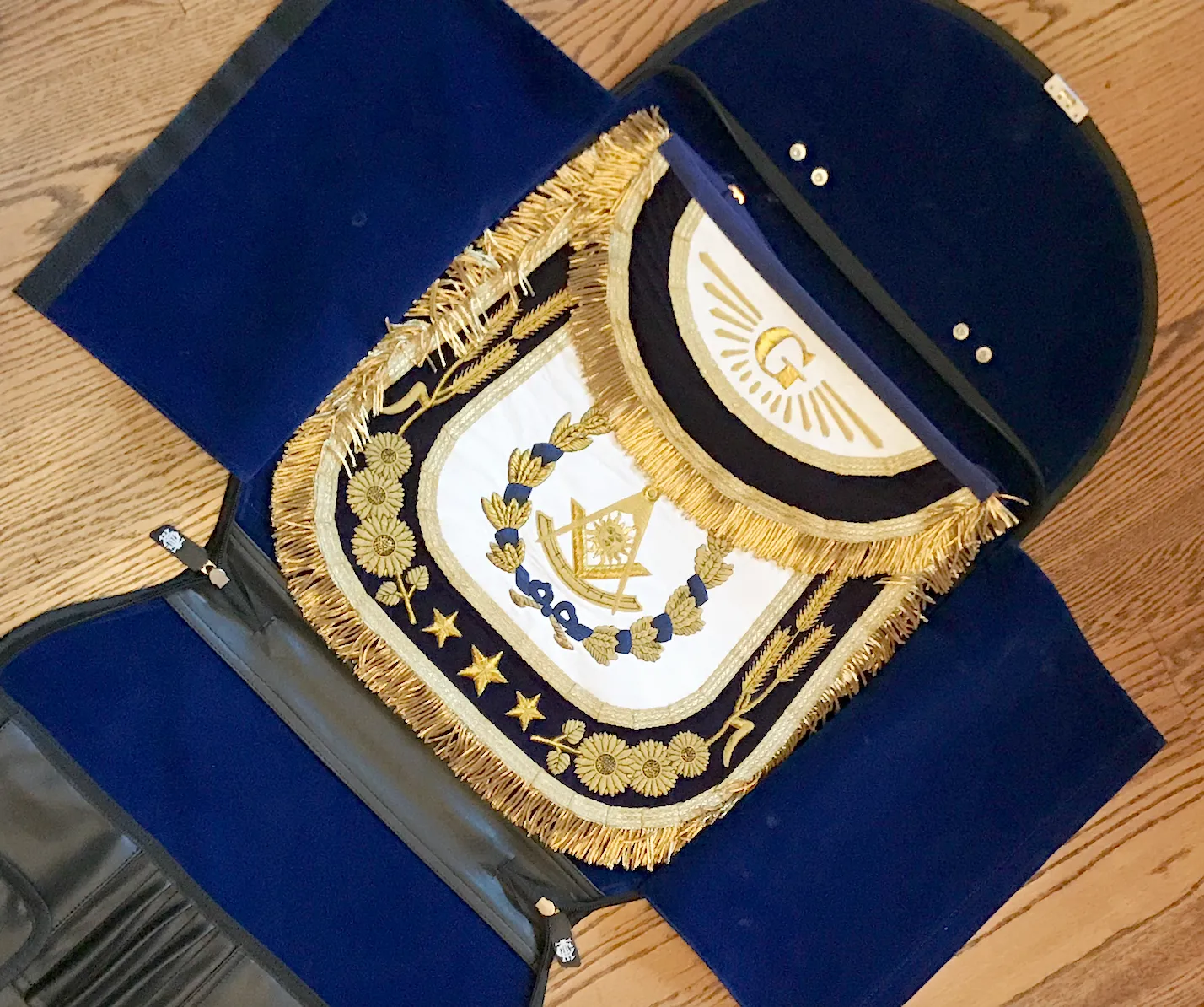 TCA Signature Apron Case